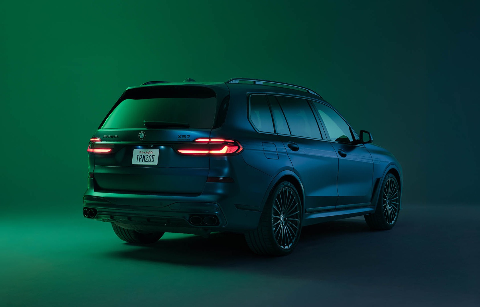 P90631595_highRes_2026-bmw-alpina-xb7--copy