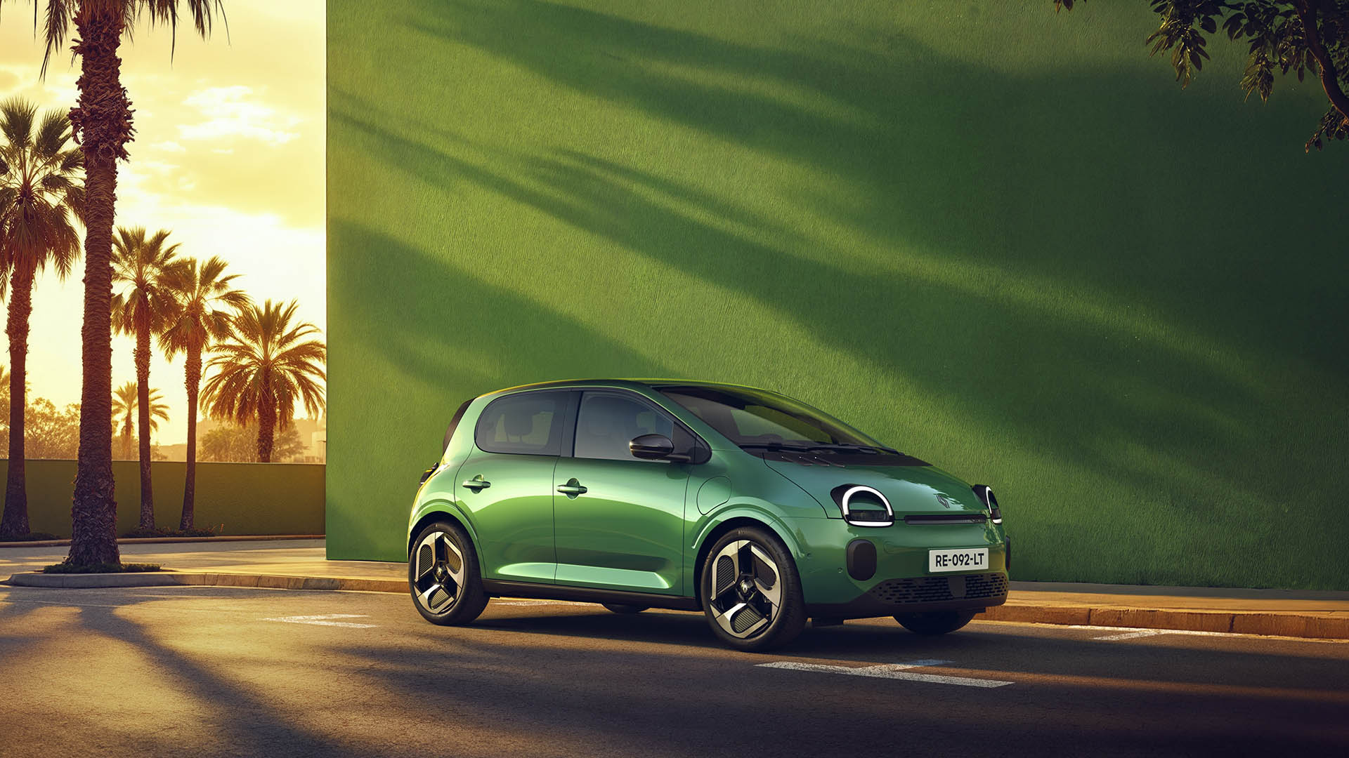 Renault-Twingo-E-Tech-electric---Absolute-Green-44-copya