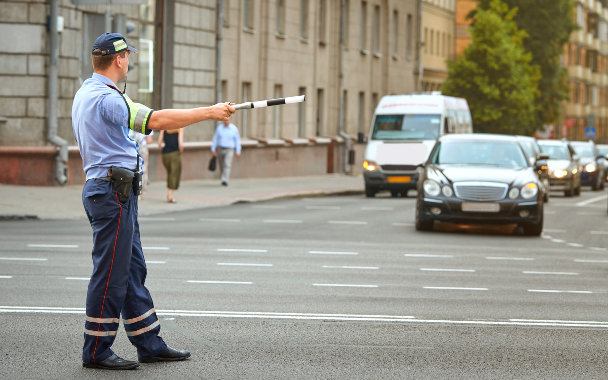 policajt-na-krizovatke_zmensena