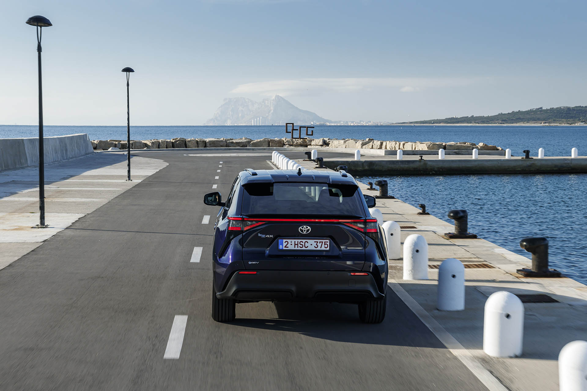 2026_bz4xfwd_deepbluemetallic_dynamic_020