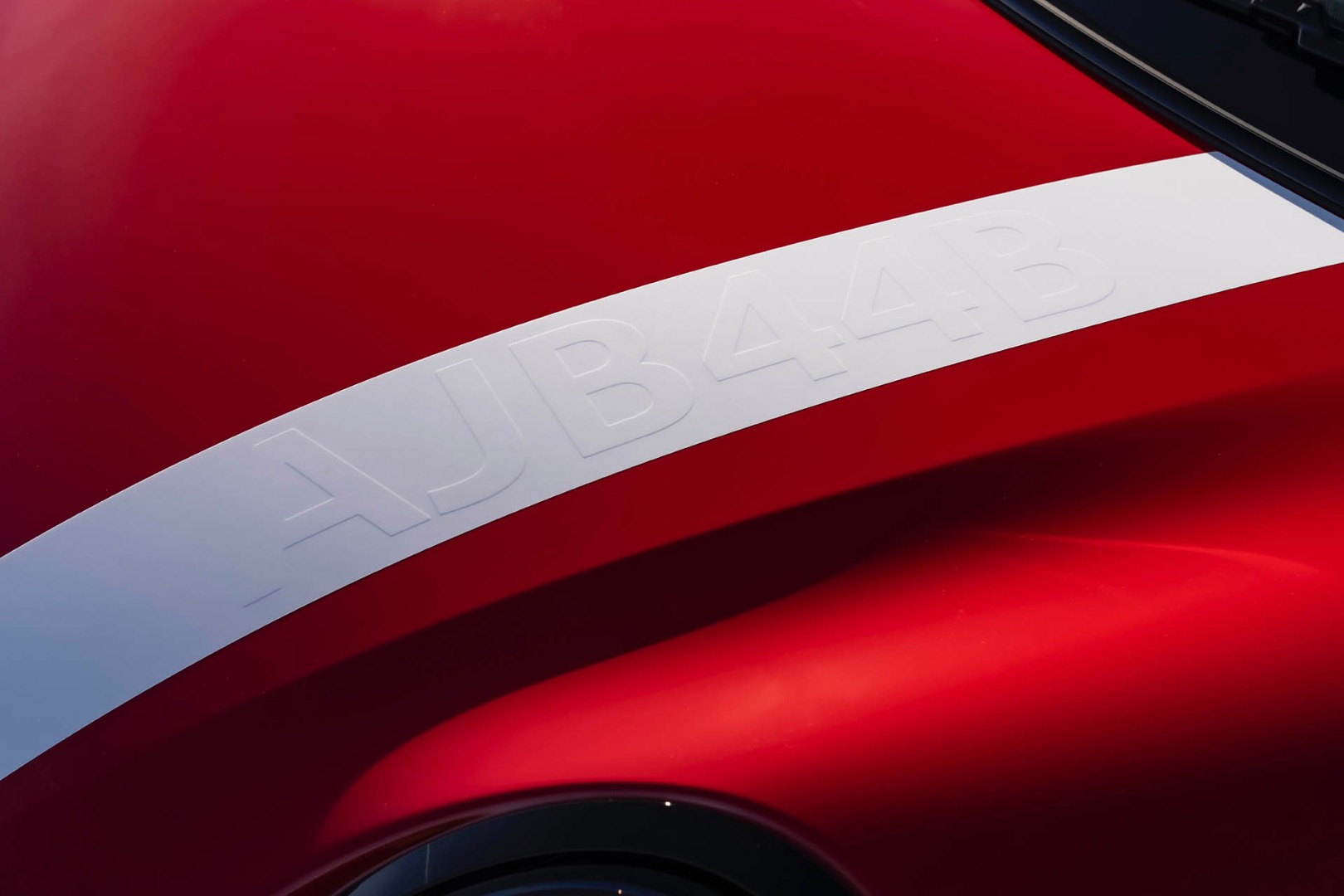 P90625060_highRes_mini-jcw-1965-victor