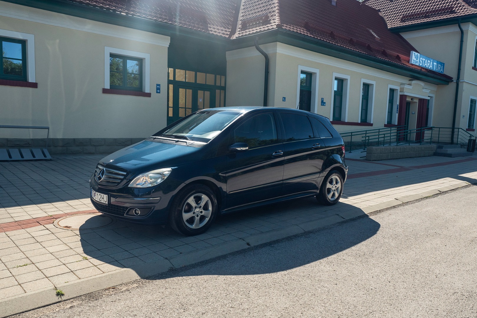 Mercedes-B170-02-62134c4719d10