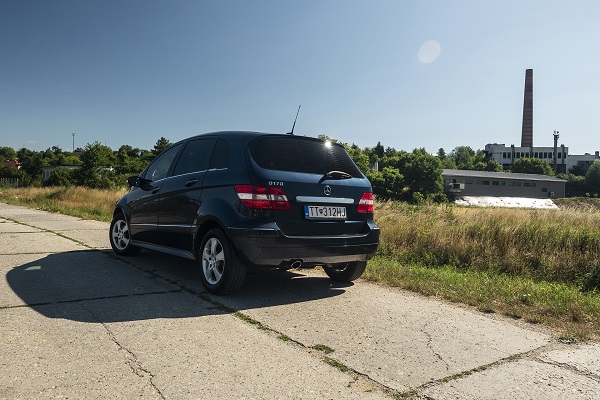 Mercedes-B170-05-61f1047c3bacd