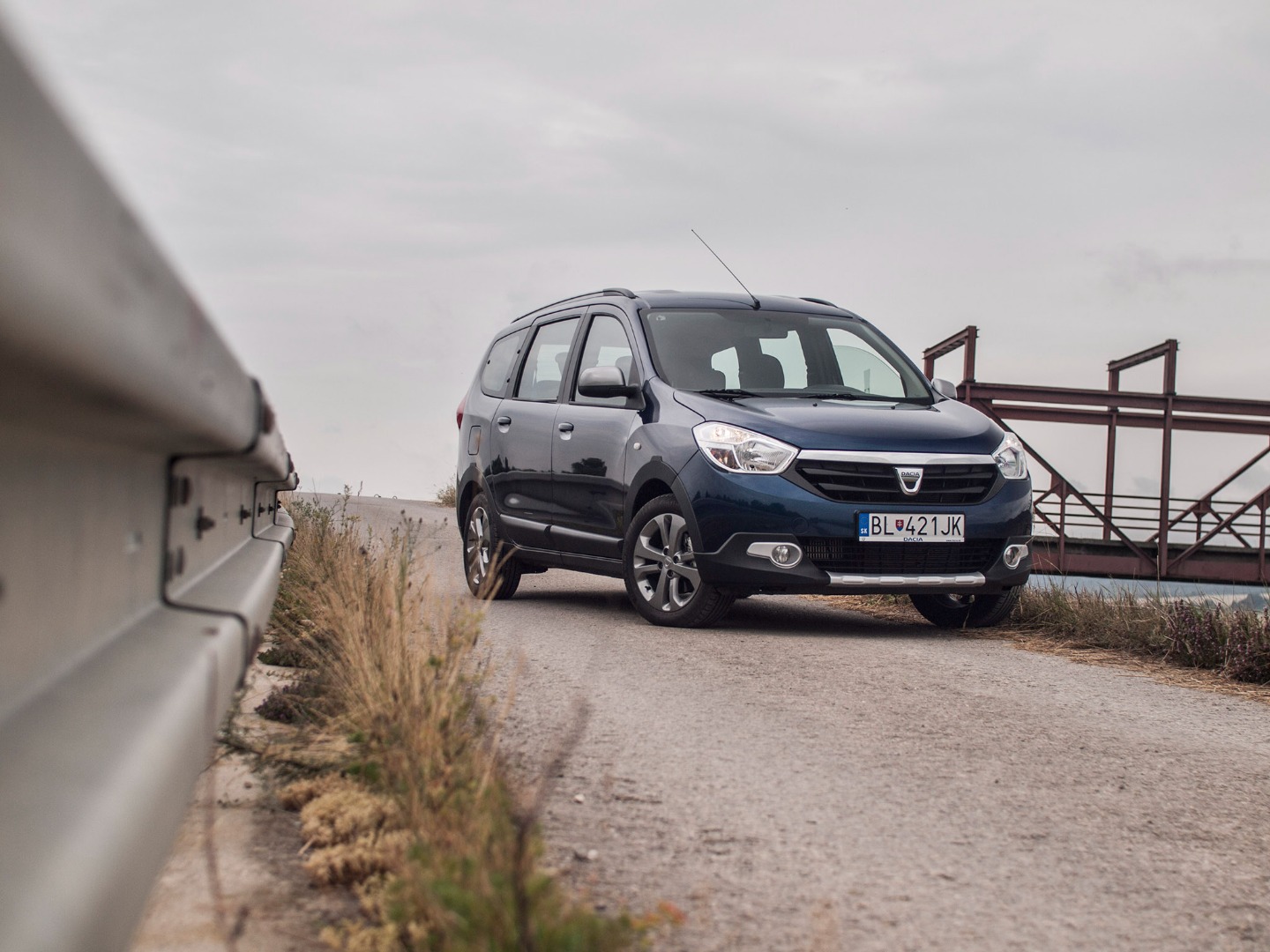 Dacia-Lodgy-Celebration-Stepway-03-63243edf6d8bb