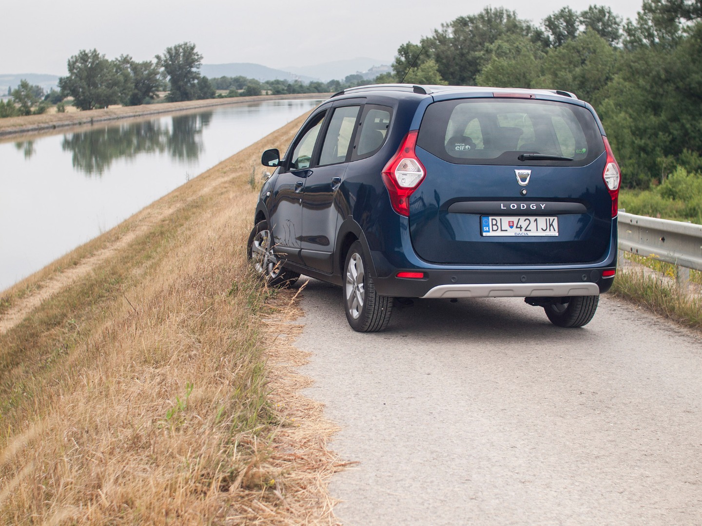 Dacia-Lodgy-Celebration-Stepway-04-63243edf71008