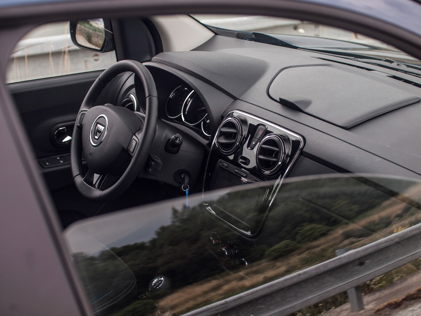 Dacia-Lodgy-Celebration-Stepway-06-63243edf77acf