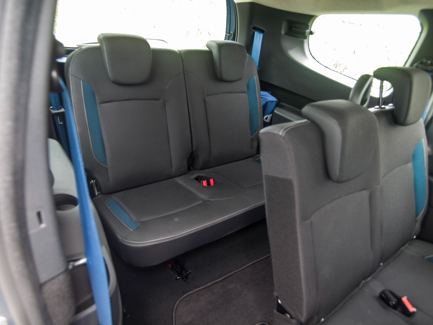 Dacia-Lodgy-Celebration-Stepway-08-63243edf7e03a