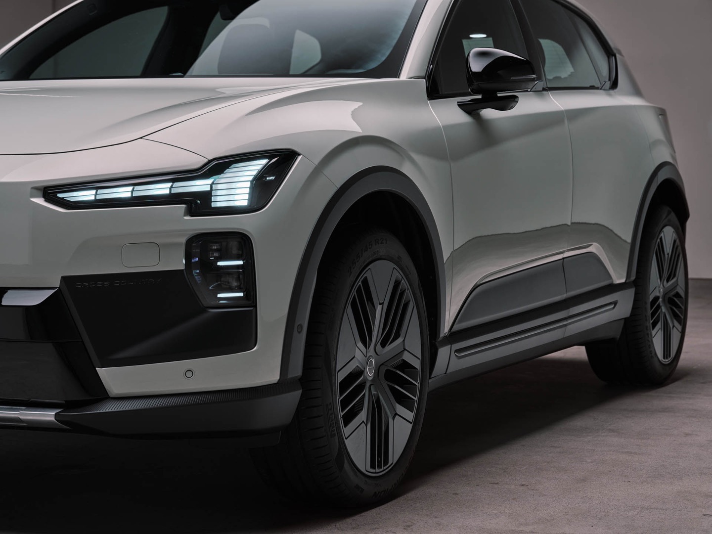 Volvo_EX60_Cross_Country_Studio22